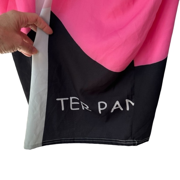 Bold Flutter Sleeve Stripe Red Sequin Lips Club Dress, Large - Picture 9 of 12